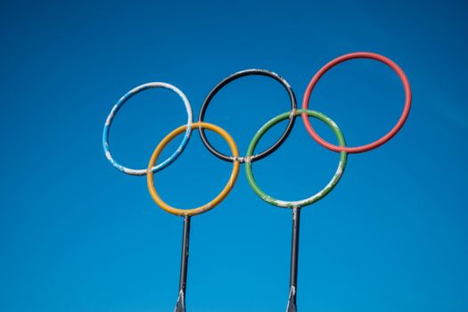 Overzicht van olympische spelen programma vandaag op een scherm met sporttijden en live-updates