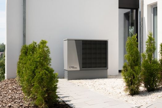 Huiseigenaar in Noord-Holland bekijkt subsidie warmtepomp 2026 en rekent de netto investering uit